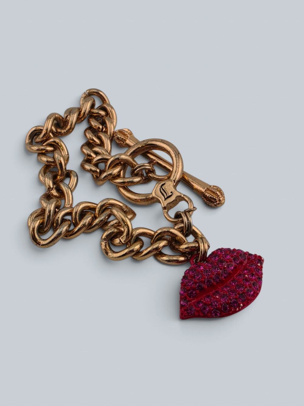Vintage Juicy Couture Gold Tone Pavé Lips Charm Toggle Bracelet Y2K
